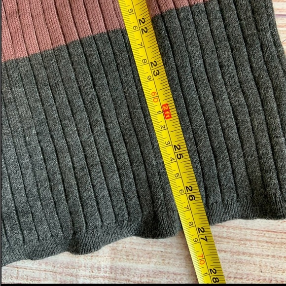 Chico’s Cold Shoulder Color Block Sweater Medium - Picture 6 of 7